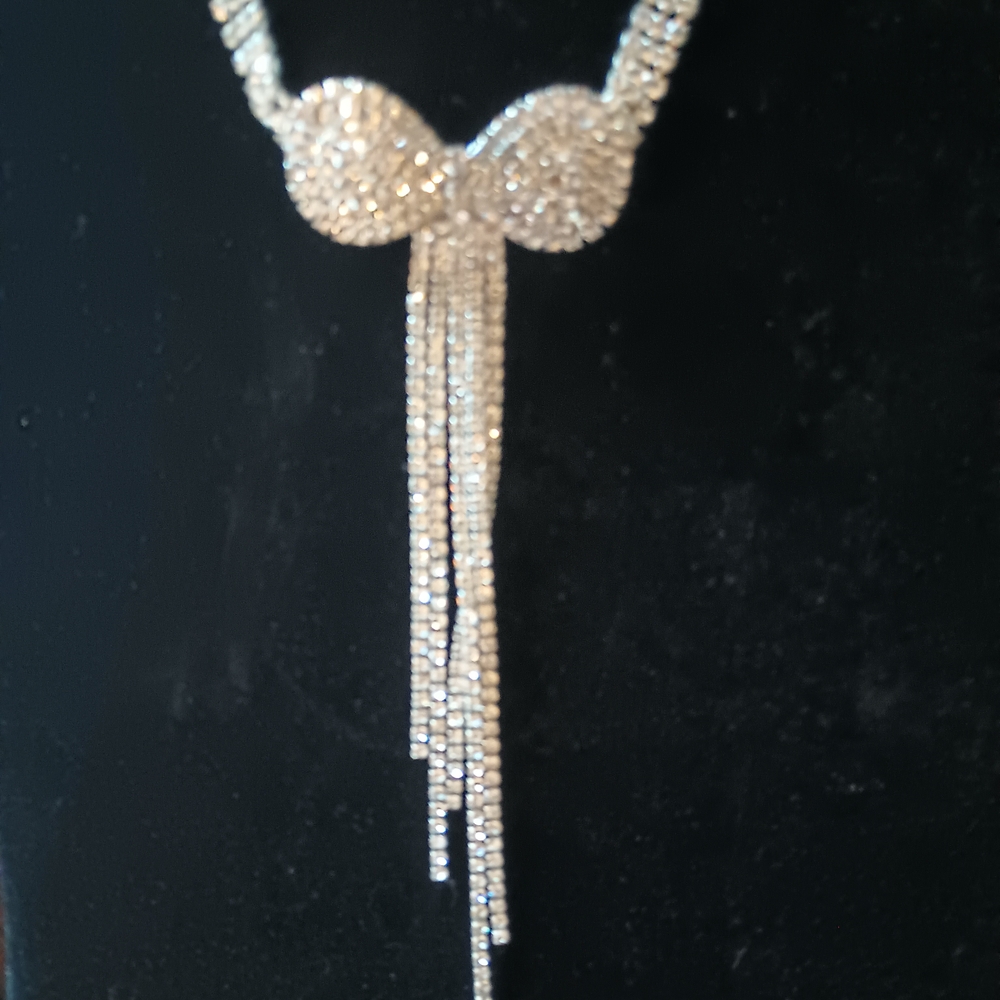 Elegant Silver Bow Necklace